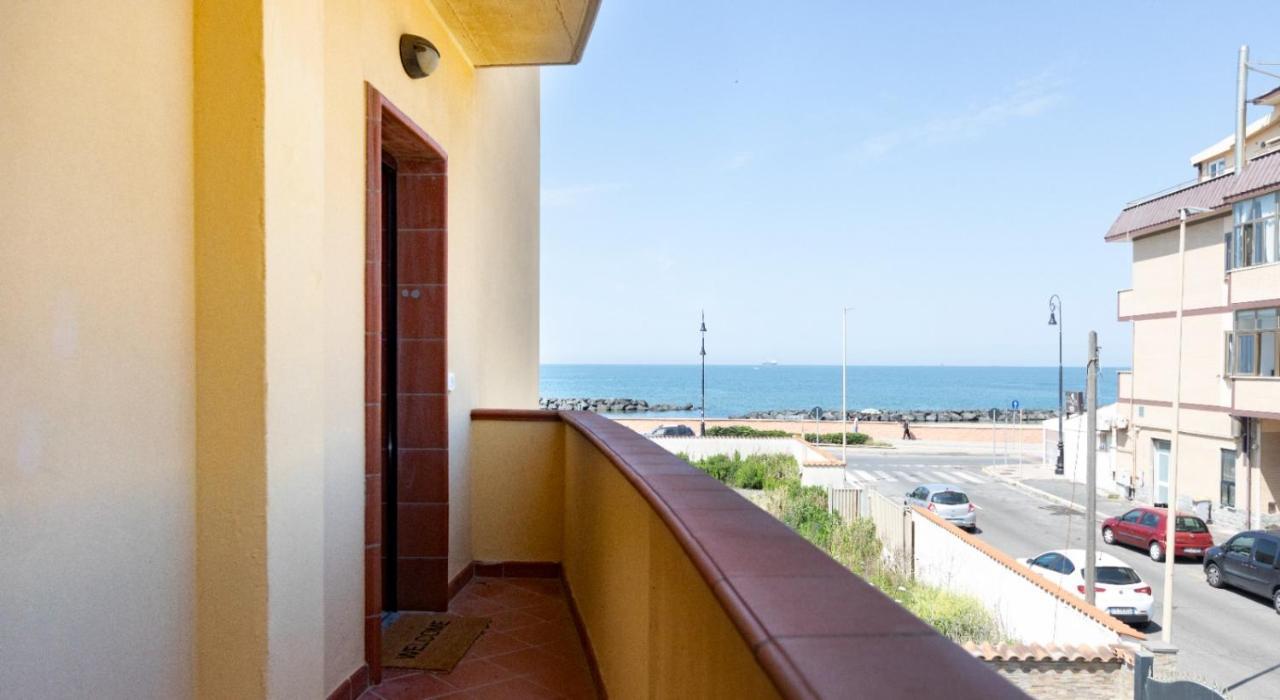 Appartement Waterfront House Fiumicino Extérieur photo
